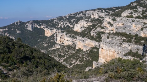 130315-provence-luberon-rochers-croix-fer.jpg