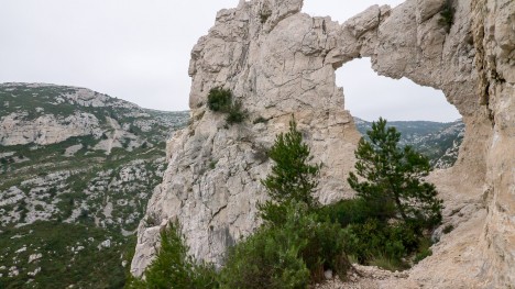 La Roche Percée de Morgiou, côté Sud et vire