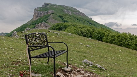Le joli banc de fer de la Croix d'Ambel