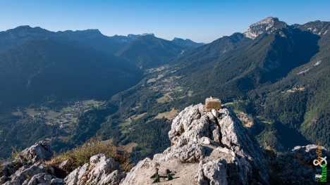 Au sommet de Roche Veyrand