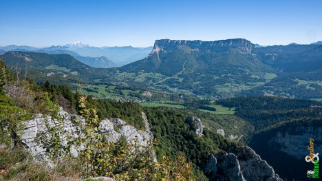 Le Mont Joigny, le Col et le Mont Granier au premier plan