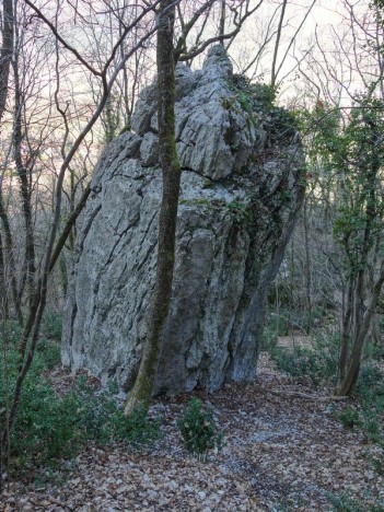 Monolithe rocheux, mars 2022