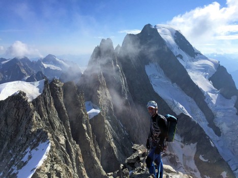 Les six pointes des Grandes Jorasses depuis le Dôme de Rochefort