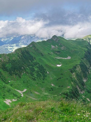 La Combe des Fours et la Pointe de Deux Heures