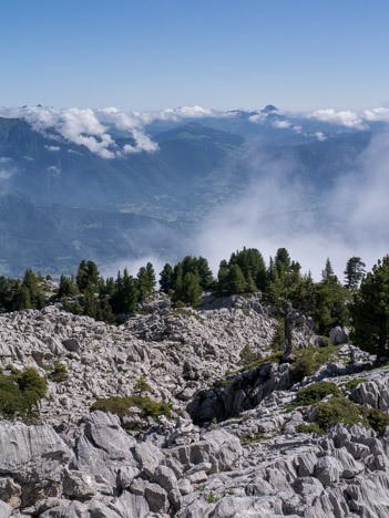 Descente du lapiaz du Petit Bargy