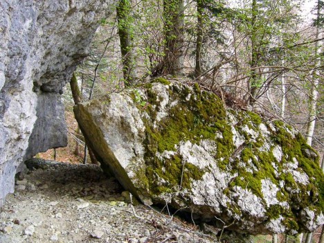 Belledigue, rocher en équilibre