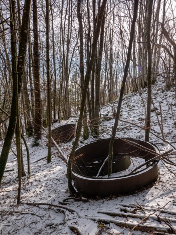 Éléments de fourneaux à charbon de bois, mar. 2020