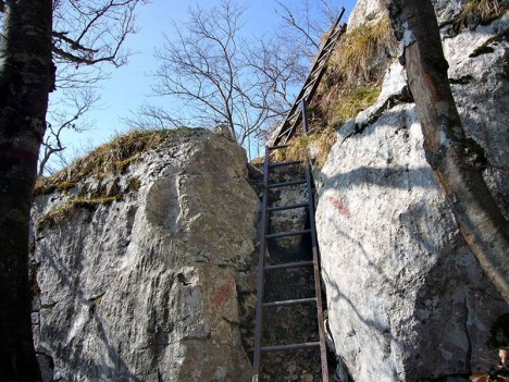 Deuxième et troisième échelles du Château Richard, Montagne de l'Épine