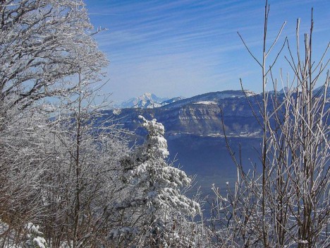 Le Mont Blanc au loin ferme l'hotizon