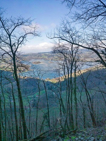 Le Lac d'Aiguebelette depuis le Sentier de Beauregard