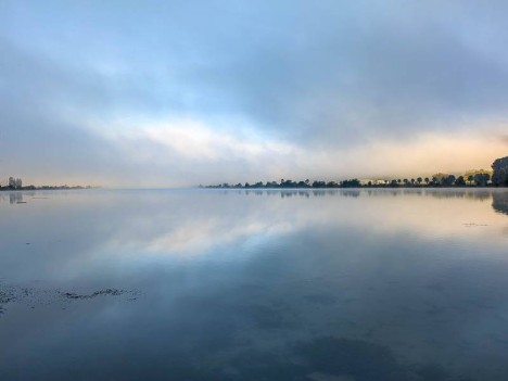 Le Rhône, miroir du ciel  au Sud-Est