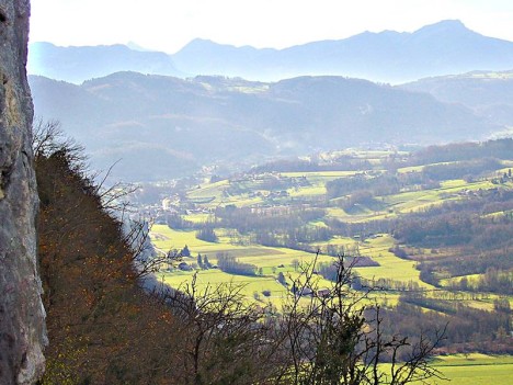 Au pied des barres rocheuses au dessus de Verel-de-Montbel