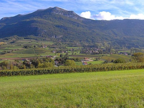 Le village de Billième au pied dela Charvaz © wikipedia