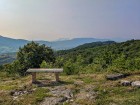 Banc sur le plateau sommital du Mont Chatel