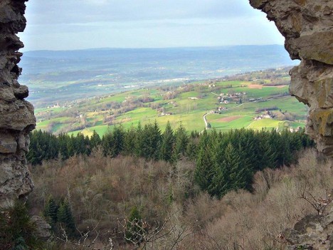 Large panorama depuis les ruines du château de Montbel