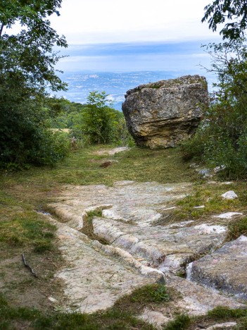 La Pierre Vire emblématique de Saint-Maurice-de-Rotherens