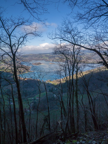 Le Lac d'Aiguebelette depuis le Sentier de Beauregard