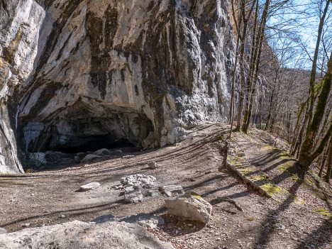 Porche de la Grotte de Bange (Nord), fév. 2020