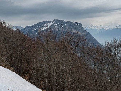 À travers le Mont Charvet