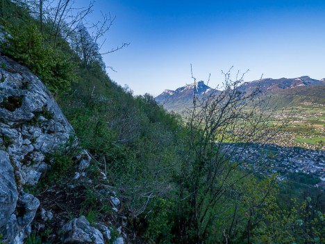 Passage au dessus de la Grotte des Fées