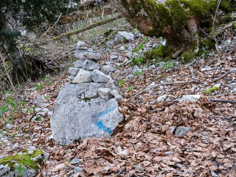 Pas de Rebollion, cairn