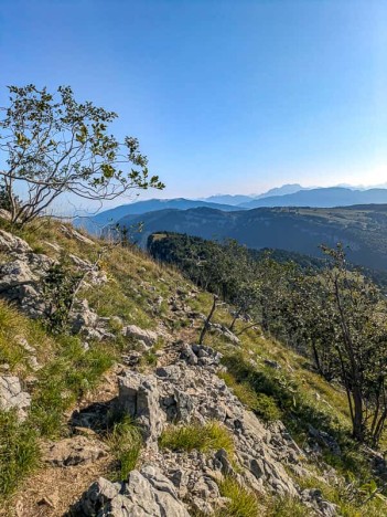 Sentier de la crête Nord-Est de la Tour de l'Angle Est