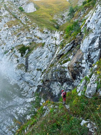 Vire herbeuse, sortie du passage des cascades