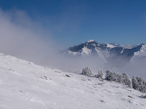 La Pointe d'Arcalod devant le Mont Blanc