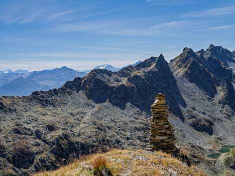 Cairn devant la Pointe de Comborsier