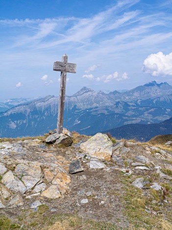 Le poteau indicateur du Pas de l'Âne