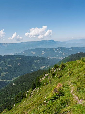 Le Mont Granier au loin
