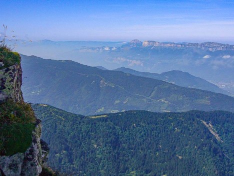 Ressaut rocheux dans l'ascension du Grand Charnier