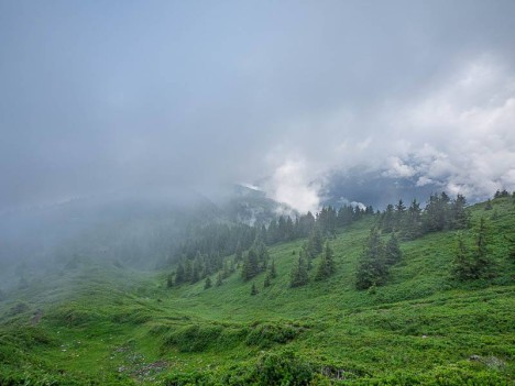 Brouillard sur les crêtes du Grand Rocher