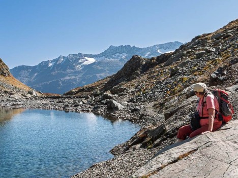 Les Grandes Rousses depuis le bord du Lac de Belledonne
