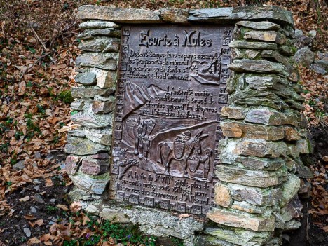 Plaque de fonte de l'écurie à mules, Sentier du Fer