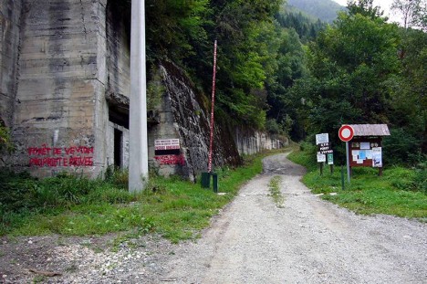 Barrière de la route de la vallée du Veyton