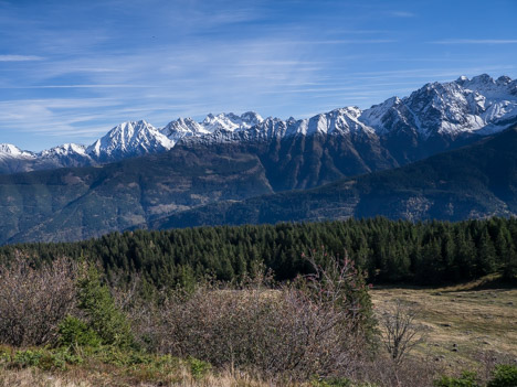 La Crête de Berlanche, devant les Grands Moulins et le Pic du Frêne