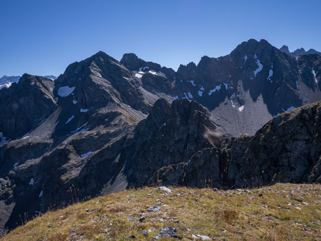 Le Sommet Colomb domine le Col de la Mine de Fer