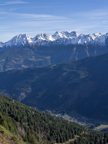 Les Grands Moulins et le Pic du Frêne, derrière la Crête de Berlanche