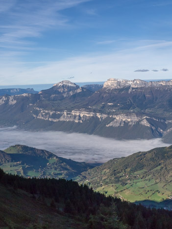 Chamechaude et la Dent de Crolles dominent le Grésivaudan