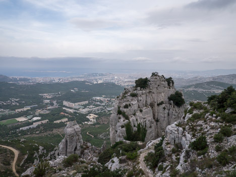 Aiguille Guillemin, Marseille au loin