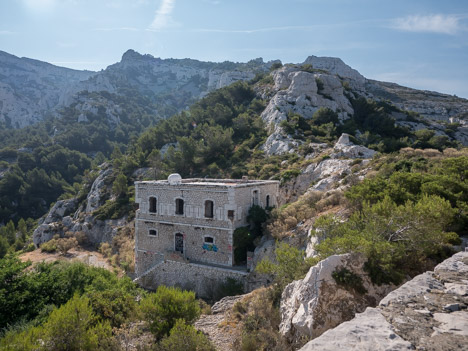 Le Pic de la Famille domine la batterie de l'Escalette