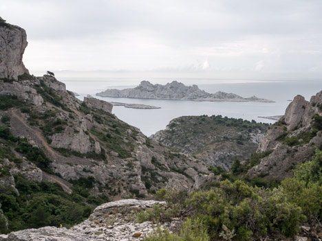 L'Île de Riou depuis le Col de la Mounine