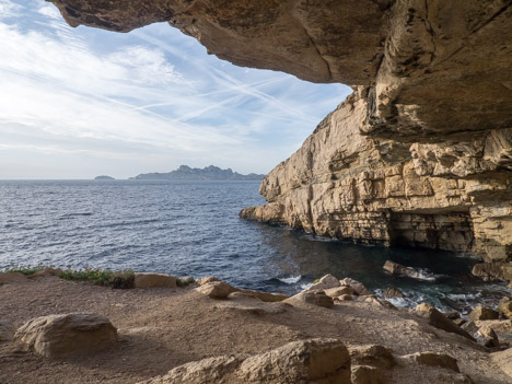 Sous le toit de la Calanque de l'Escu