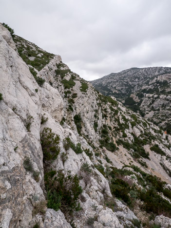 Dans le petit couloir de la Falaise de Morgiou