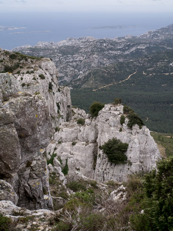 L'Aiguille Guillemin depuis la crête des Falaises de Luminy