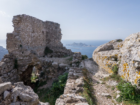 Ruine de la vigie au Sommet de Marseilleveyre