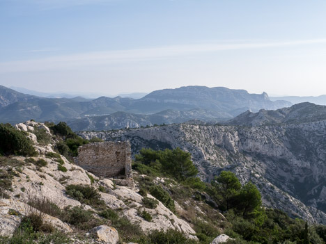 Ruines de la vigie au Sommet de Marseilleveyre