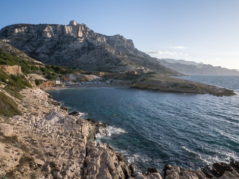 La Tête de Malvallon domine la Calanque de Marseilleveyre