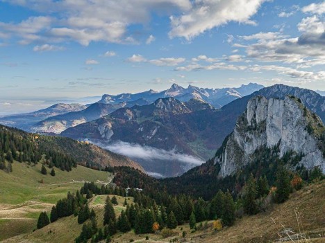 Les Rochers du Jotty, la Dent et le Château d'Oche au loin